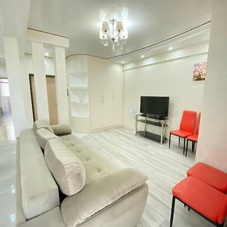 Two Bedroom Large Apartment In Кишинёв Экстерьер фото