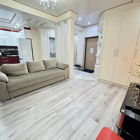 Two Bedroom Large Apartment In Кишинёв Экстерьер фото