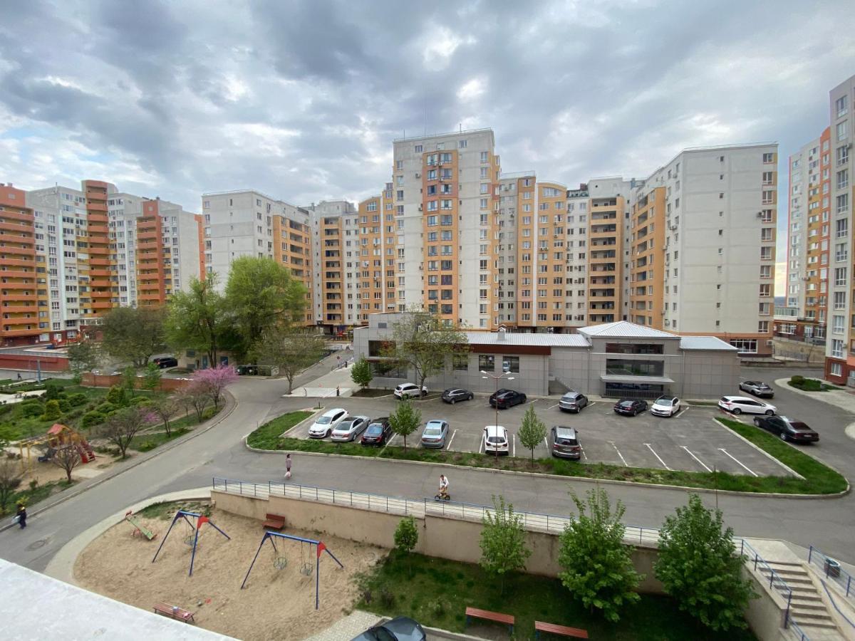 Two Bedroom Large Apartment In Кишинёв Экстерьер фото
