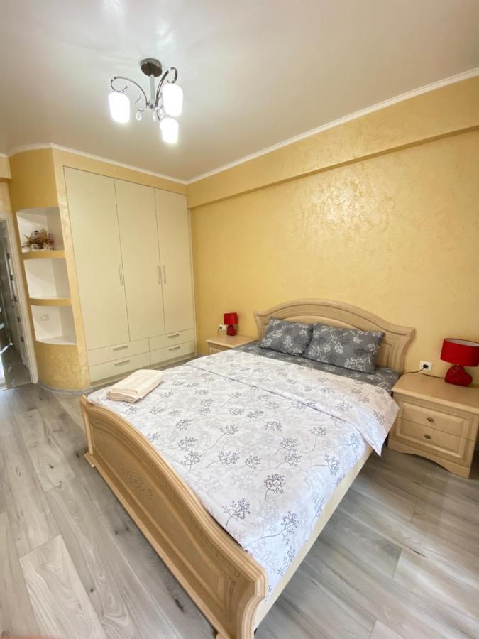 Two Bedroom Large Apartment In Кишинёв Экстерьер фото