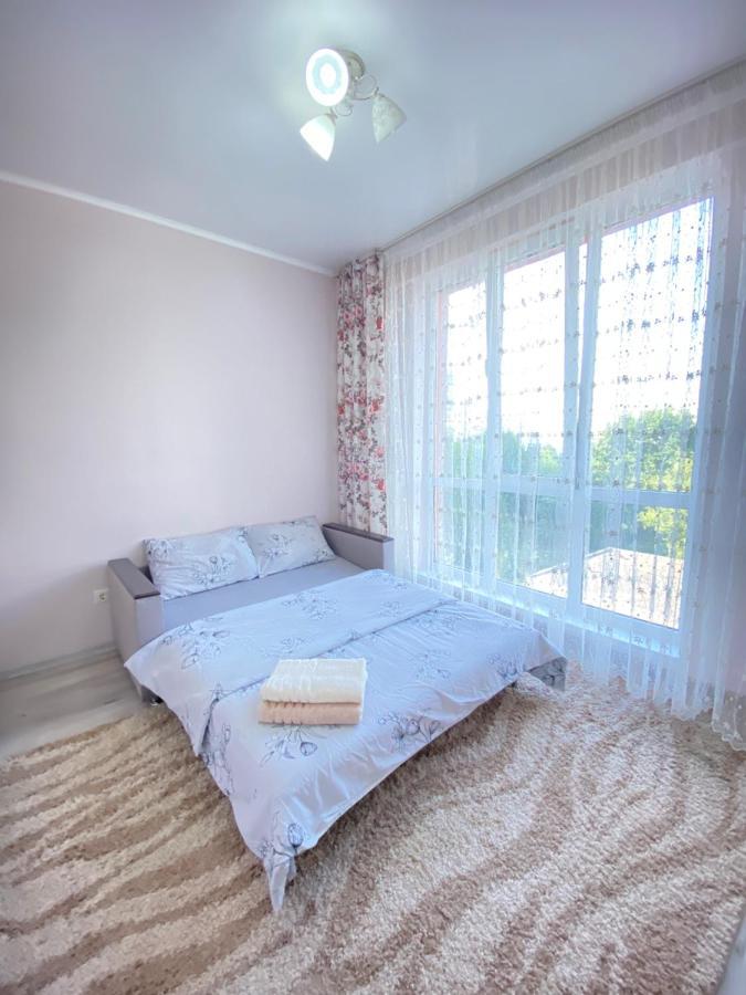 Two Bedroom Large Apartment In Кишинёв Экстерьер фото