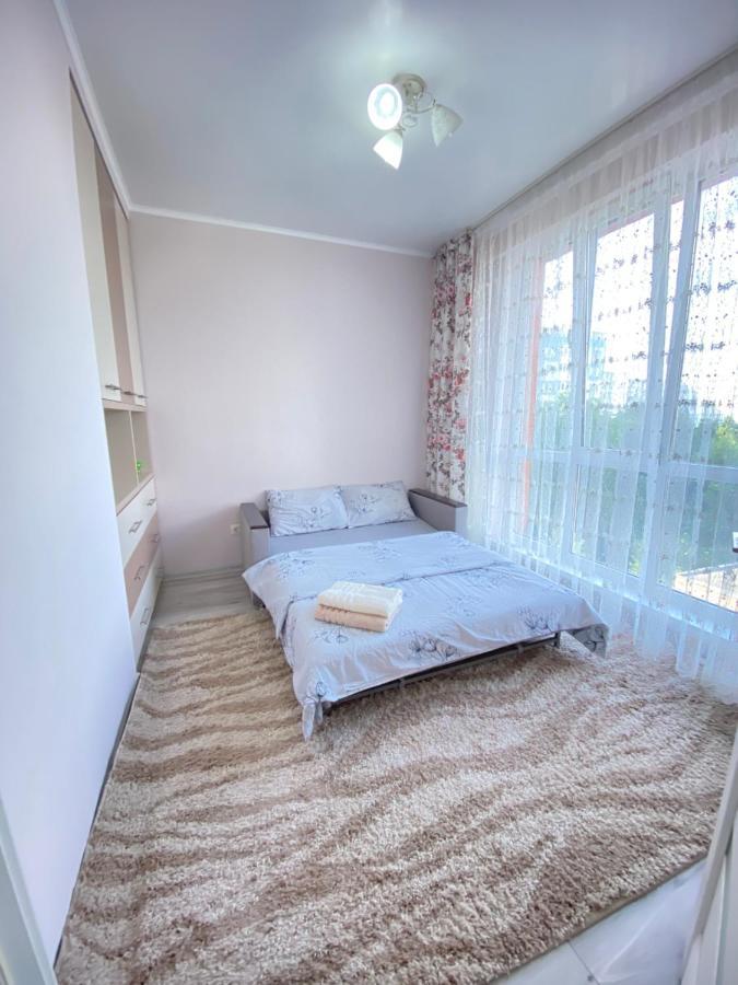 Two Bedroom Large Apartment In Кишинёв Экстерьер фото