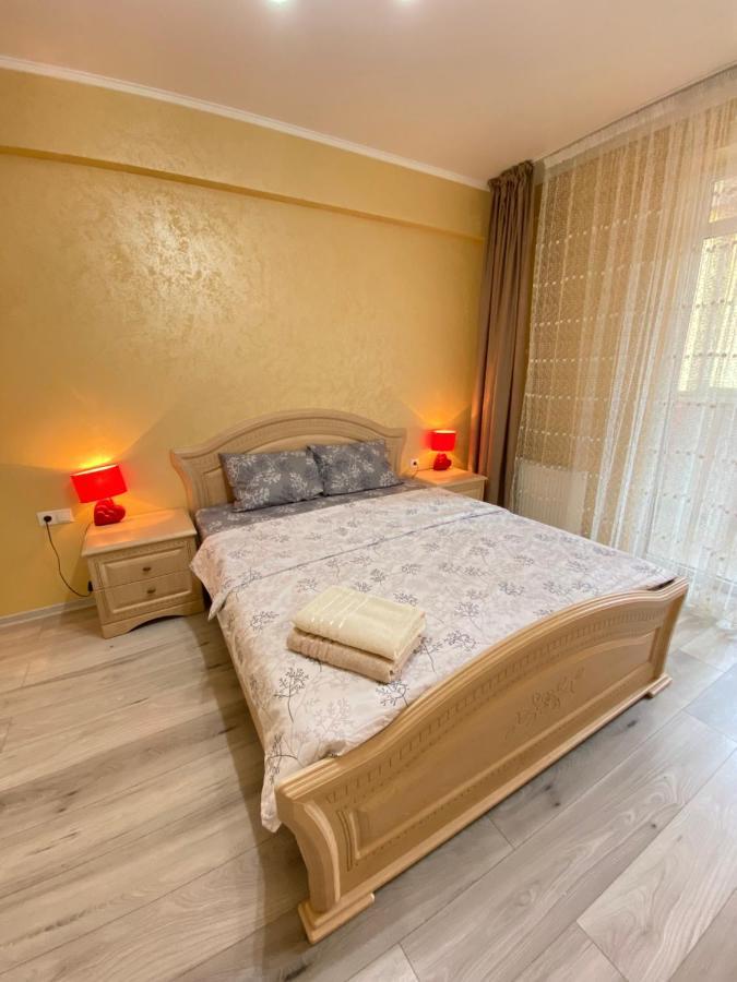 Two Bedroom Large Apartment In Кишинёв Экстерьер фото