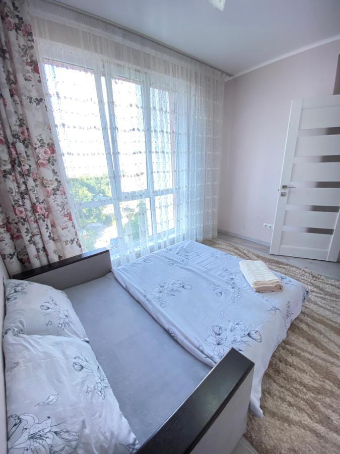 Two Bedroom Large Apartment In Кишинёв Экстерьер фото