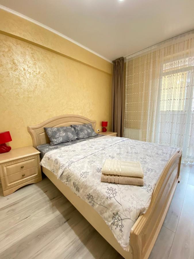 Two Bedroom Large Apartment In Кишинёв Экстерьер фото