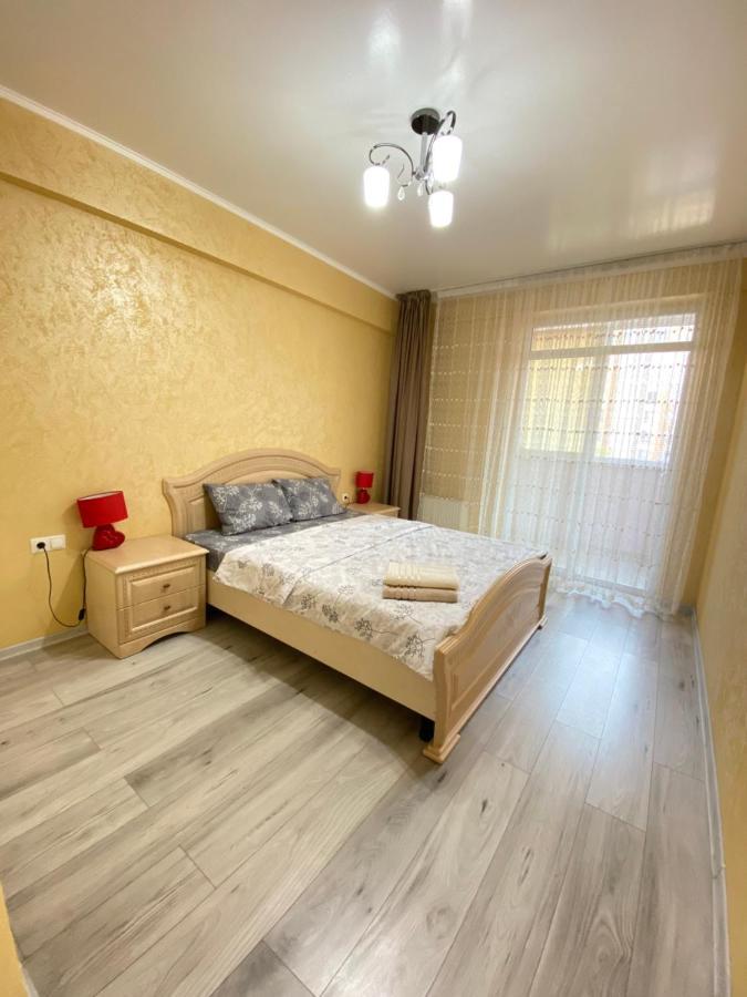 Two Bedroom Large Apartment In Кишинёв Экстерьер фото