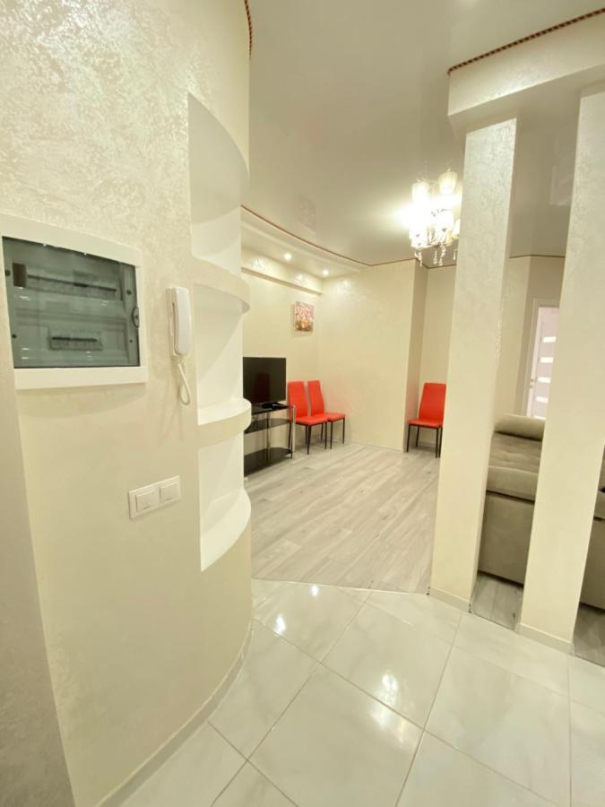 Two Bedroom Large Apartment In Кишинёв Экстерьер фото