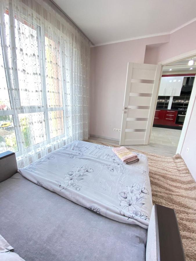 Two Bedroom Large Apartment In Кишинёв Экстерьер фото