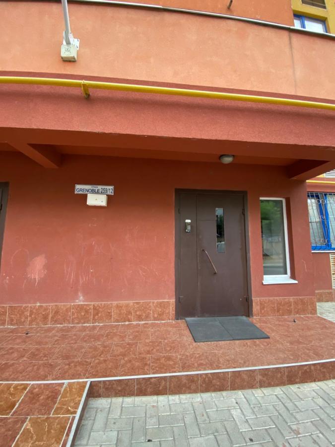 Two Bedroom Large Apartment In Кишинёв Экстерьер фото