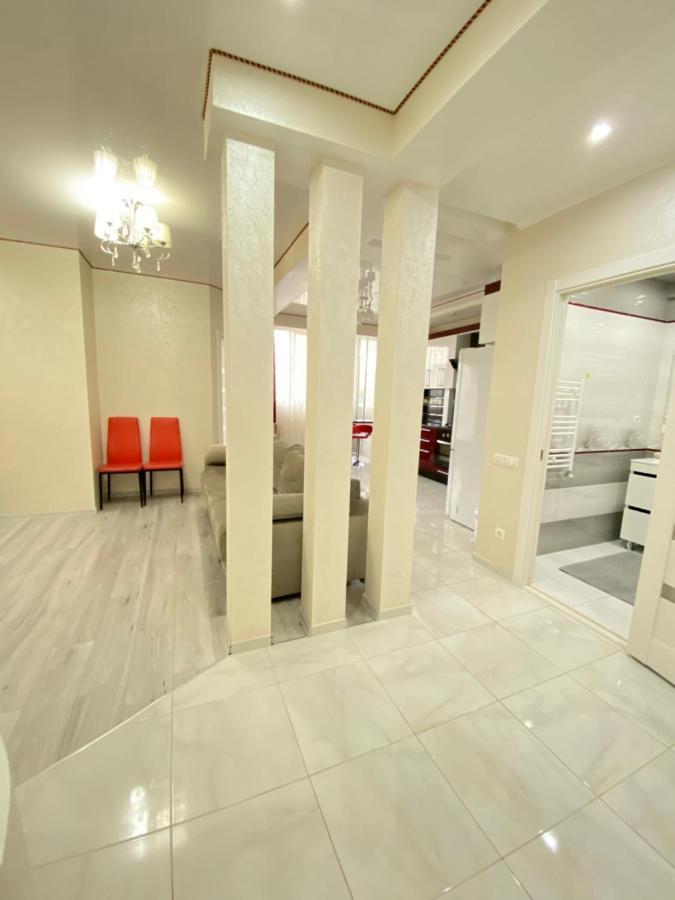 Two Bedroom Large Apartment In Кишинёв Экстерьер фото