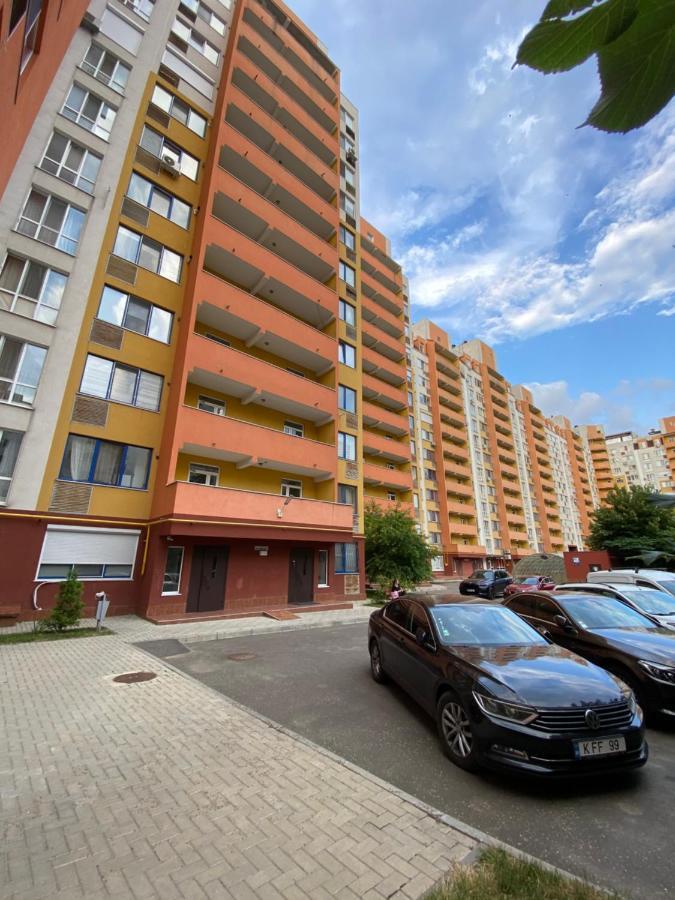 Two Bedroom Large Apartment In Кишинёв Экстерьер фото