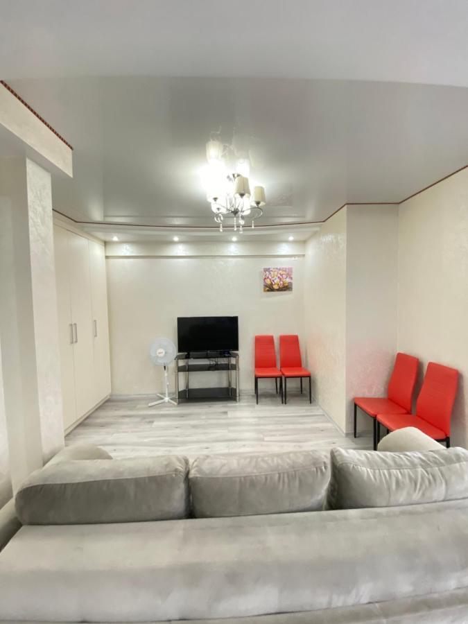 Two Bedroom Large Apartment In Кишинёв Экстерьер фото